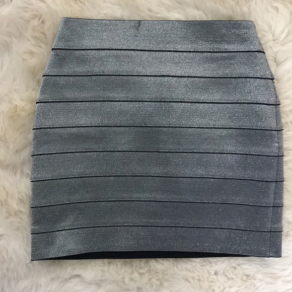 NWT Express Shimmer Silver Skirt - Picture 3 of 6